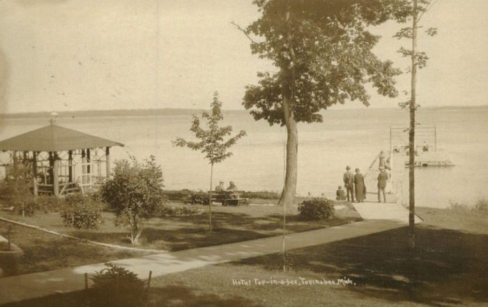 Hotel Top-In-A-Bee - Vintage Postcard (newer photo)